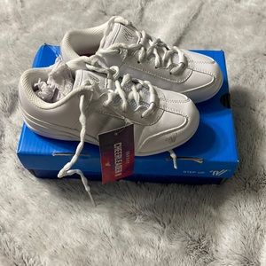 Varsity Spirit cheerleader 2 white 13c